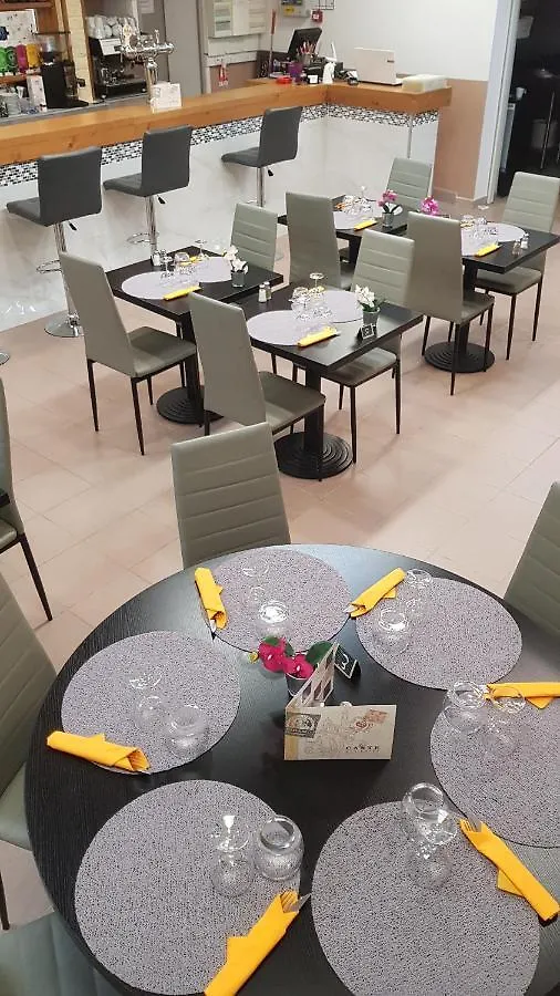 ** Hotel Auberge De La Licorne Eu Livron-sur-Drome France